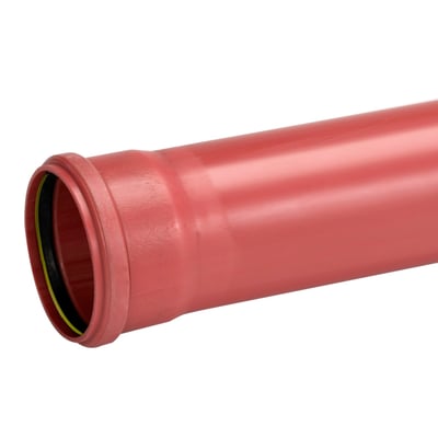 Uponor PVC-kloakrør til gravitationsafløb i rødbrun PVC-U, set skråt fra enden med muffe og tætningsring.