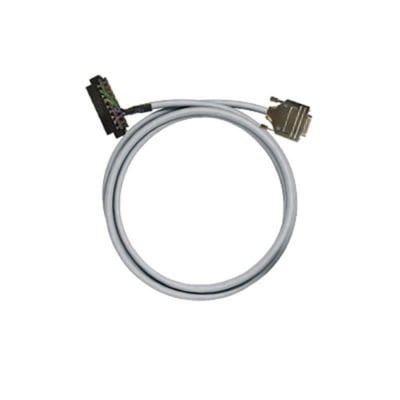 Weidmüller PLC-kabel til analoge signaler, 15-polet og 2 meter, ligger oprullet med stik i begge ender.