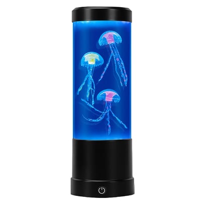 Nærbillede af en Jellyfish RGB lampe med tre svømmende lyserøde og gule vandmænd i blåt oplyst vand.