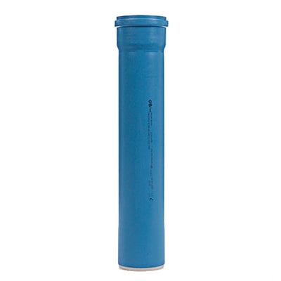Blåt dBLUE afløbsrør på Ø75 mm og 3000 mm med muffe, vist stående med muffen øverst.