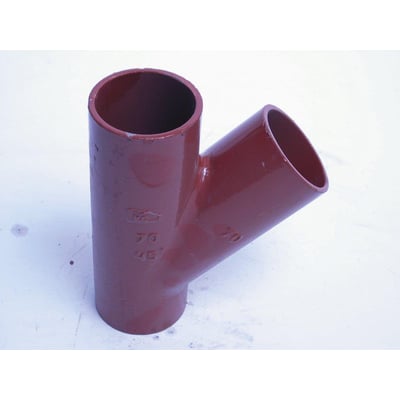 Rødt SML grenrør i støbejern med 150mm dimensioner og 45 graders vinkel, uden muffe, står på hvid baggrund.