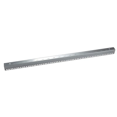 Lauritz Knudsen opspændingssæt 19'' til 15HE OPB VG, en enkelt stålvinkel med monteringshuller set fra siden på hvid baggrund.