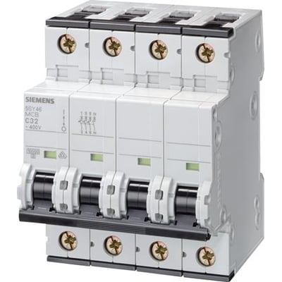 Siemens SENTRON 5SY 4-polet automatsikring med B-karakteristik og 50 A, set skråt forfra med fire sorte betjeningsgreb.