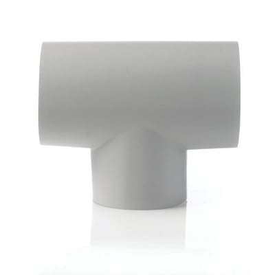 Isogena T-stykke i grå plast med 94 mm diameter, viser en side af fittingen med tre lige store åbninger til rør.