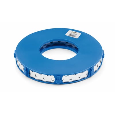 Rulle af rustfrit A2 patentbånd, 17 x 0,8 mm, 10 meter, med perforeringer og blå plastdispenser.