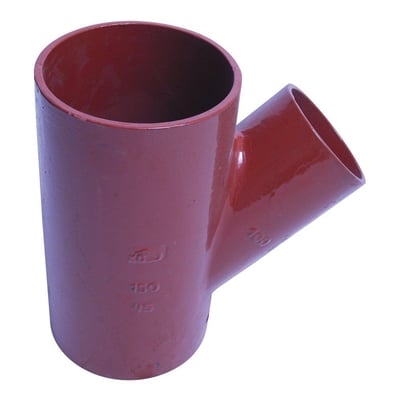 Rødt grenrør i støbejern med dimensionerne 100-80mm og en 45 graders vinkel, vist mod hvid baggrund.