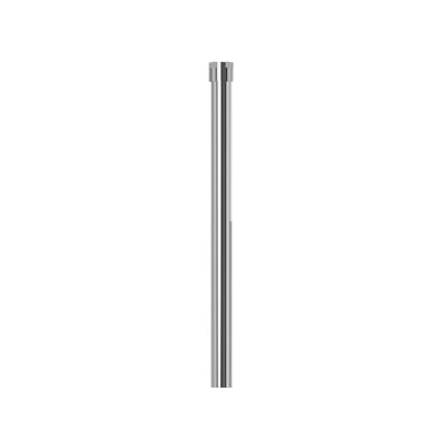 Svedbergs badeforhængsstang på 900 mm med kromfinish, vist lodret med endestykkerne synlige.