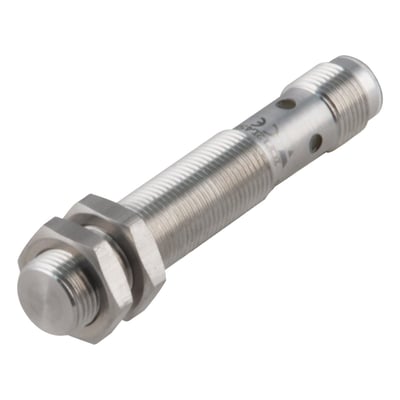 Carlo Gavazzi induktiv aftaster ICF12L45F04M1IO med lang, sølvfarvet M12-husform, gevind og 4 mm tasteafstand.