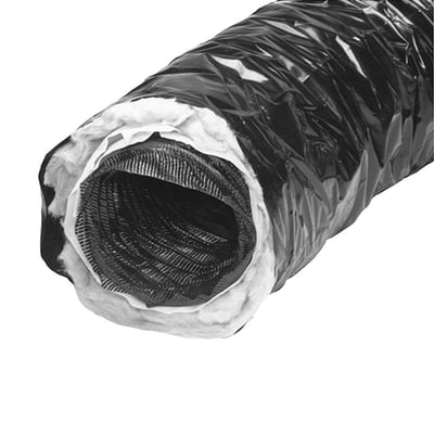 Nærbillede af Lindab Thisol flexslange, der viser lagene af perforeret væv, 15mm mineraluldsisolering og sort plast yderside.