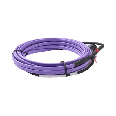Nærbillede af Heatcom PipeHeat Plus 6 meter varmekabel, viser mærkning med HCSELF 11W/m 0°C til 65°C og DK-stik med isolering.