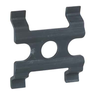 Schneider Electric kontakt holder med frontring i krombelagt metal, Ø 22 mm, placeret centralt på hvid baggrund.