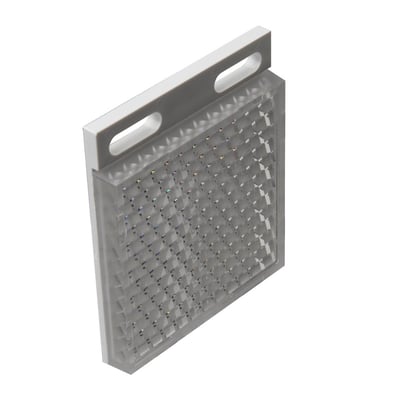 Carlo Gavazzi prismereflektor til lysgardin med facetteret refleksionsflade og aflange monteringshuller, 51,5 x 61 x 8 mm.