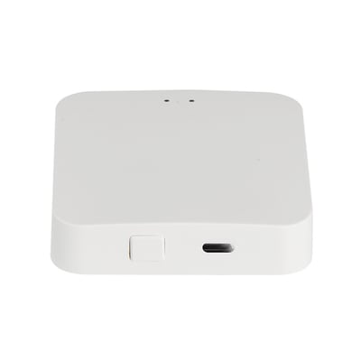Hvid Bluetooth gateway hub med afrundede hjørner, knap og tilslutning på kanten.