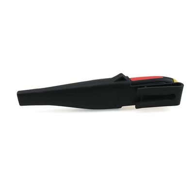 Ironside kniv med 97 mm kulstofstålsklinge og 2-komponentgreb, delvist synlig i den sorte plastskede.