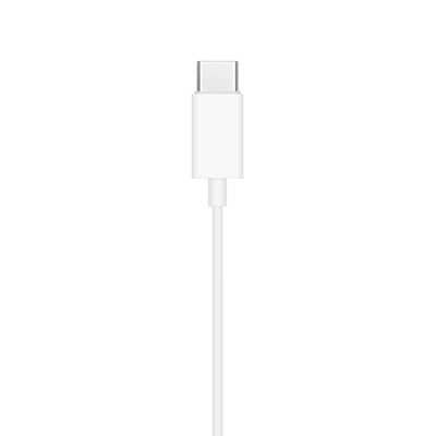 Apple EarPods med USB-C stikket vist separat på en hvid baggrund, symboliserer enheder uden hovedtelefonstik.