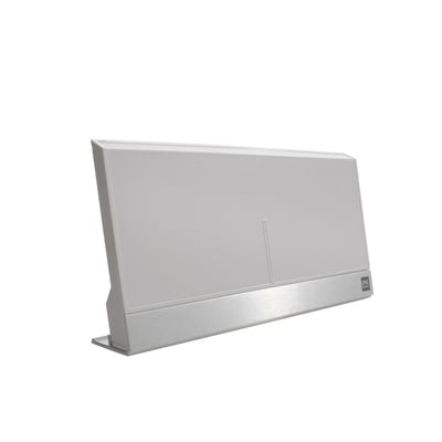 Sideprofil af den grå One For All SV 9386 antenne, der viser dens slanke design med en integreret stander.
