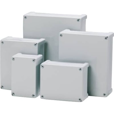 En samling af Fem Fibox Tempo kasser i forskellige størrelser, alle med grå dæksler og synlige skruer i hjørnerne.