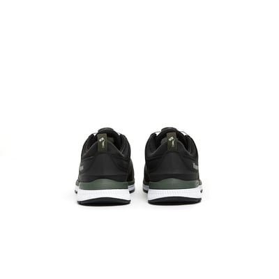 Bagfra-perspektiv af to sorte Vismo EB22B sikkerhedssko, der viser hælkappe og logo.