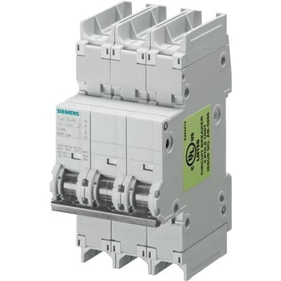 Siemens SENTRON 5SJ4-automatsikring med tre poler, C-kurve og 2 A, set skråt forfra med tilslutninger synlige.