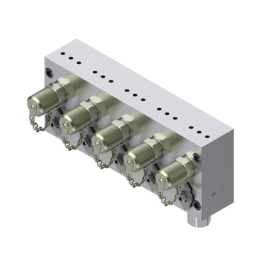 Danfoss MBV 5000 testventil med 5 udtag og 1/4" tilslutning, vist fra oven med kæder til beskyttelse.