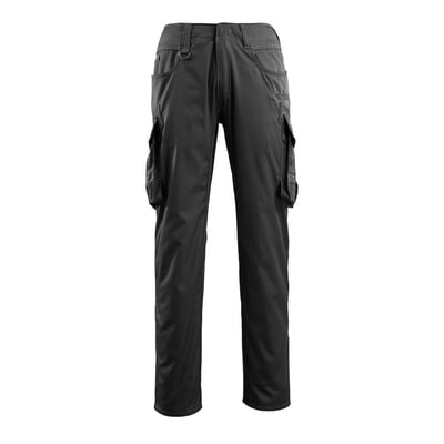 Detaljeret frontvisning af Mascot Ingolstadt bukser i sort, der fremhæver lynlåsgylp, bæltestropper og cargolommer.