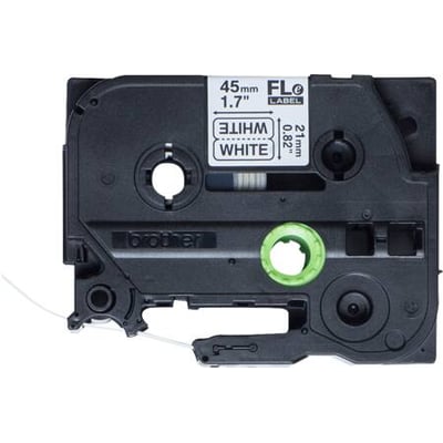 Brother P-touch labeltape kassette med hvid labeltape, viser målene 45mm og 21mm samt FLe logo.