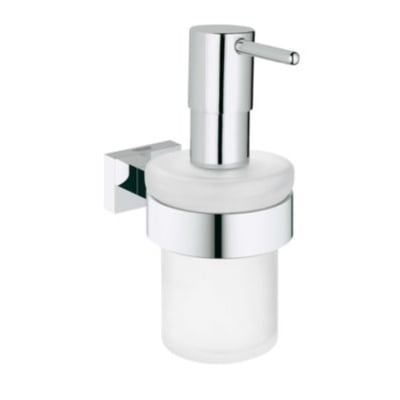 Grohe Essentials Cube sæbedispenser med holder i krom og glas, viser den polerede overflade og det frostede glas.