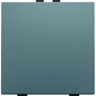 Niko 1-tryk i Alu Steel Grey Coated finish med en mat og let tekstureret overflade, samt to sorte monteringsklips i toppen og bunden.