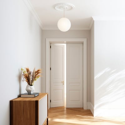Bright Modeco pendel XL, vist fra siden, med opal glaskuppel og et cremefarvet stofkabel til ophæng.