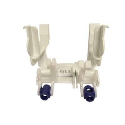 Hvid plast holder til Model 112 med blå detaljer, reservedel til Primeo 112. Synlig OLI logo i midten.