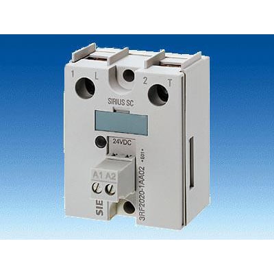 Siemens Sirius SC solid-state relæ 3RF2030-1AA02, 30A, 24-230V AC, med 24V DC styrespænding og skruetilslutning.