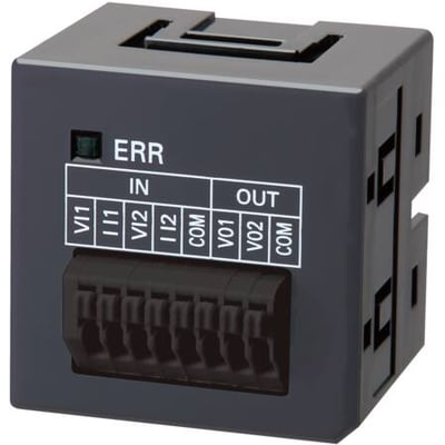 Omron Sysmac NX1P analog I/O kort med skrueløs terminal, mærket 'ERR', 'IN' og 'OUT' for VI1, II1, VI2, I2, COM, VO1, VO2, COM.