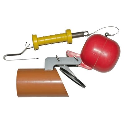 Napan højvandslukke type 1 til 150mm rør med flyder og lukermekanisme i grå og rød, med gul løftehåndtag.