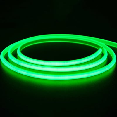 LEDlife vandtæt grøn neon COB LED-strip på 5 meter, der er rullet sammen på en mørk baggrund.