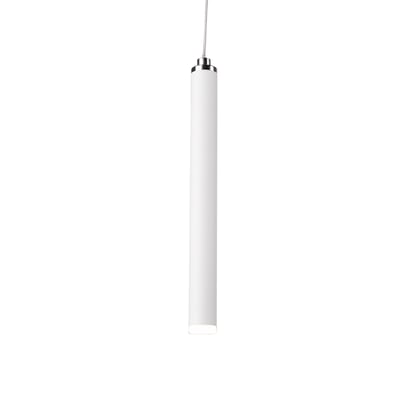 Detaljebillede af en enkelt mat hvid Tubular pendel fra TRIO Lighting, der viser metaloverfladen og den integrerede LED-lyskilde.