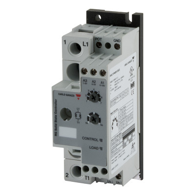 Carlo Gavazzi 1-polet analogstyret solid-state-relæ med udgang på 85-265 V/15 A AC, grå front og tilslutningsklemmer.