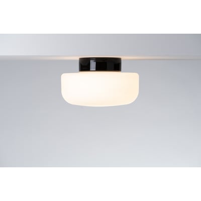 Ifö Electric Solenne loft- og væglampe i sort med mat opalglas, 250mm diameter og E27 fatning.