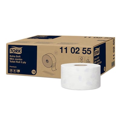 Tork Extra Soft Mini Jumbo toiletpapir i hvidt, trelags papir, vist som en rulle foran den brune produktkarton.