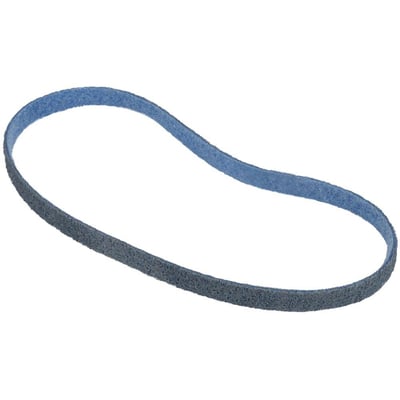 Tyrolit SCM slibebånd i aluminiumoxid med meget fin kornstørrelse, 13 x 457 mm, vist med blå baggrund.