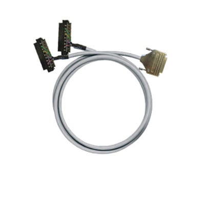 Weidmüller PLC-kabel til analoge signaler med 25 poler og 2 meters længde, vist sammenrullet med stik i enderne.