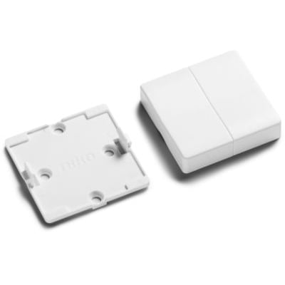 Niko bundplade og to hvide tangenter liggende ved siden af hinanden på en hvid baggrund.