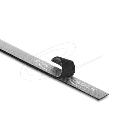 Sort DeLock-burrebånd på rulle, 10 meter x 15 mm, vist som en udfoldet strimmel med begge flader synlige.