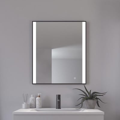 Norline spejl på 60x70 cm med sort, slank ramme og integreret LED-lys på siderne, vist over en hvid vask på badeværelset.