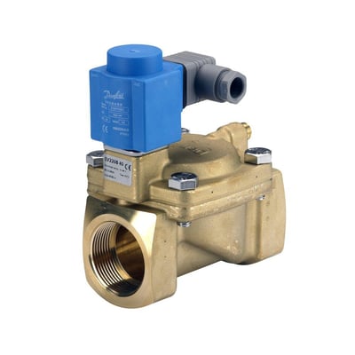 Sidebillede af Danfoss EV220B 40B magnetventil i messing, viser den blå spole og 1 1/2" gevindtilslutning.