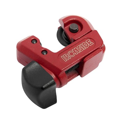 Ironside mini-rørskærer til rør på 3-16 mm med rød krop og sort justeringsgreb, set skråt forfra.