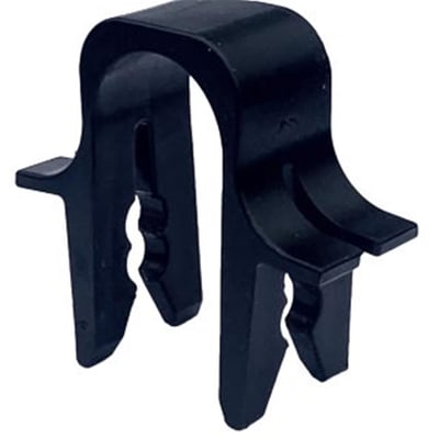 Nærbillede af Clips Group bowler clips i sort, der viser dens form og funktion til fastgørelse af rør på armeringsjern.