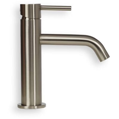 Elegant håndvaskarmatur i børstet nikkel med en total højde på 173,1 mm og et tudfremspring på 122,5 mm.