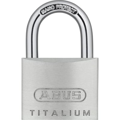 Tættere visning af Abus TITALIUM hængelås 64TI/40, fremhæver NANO PROTECT-teksten på den forkromede bøjle og ABUS-logoet.
