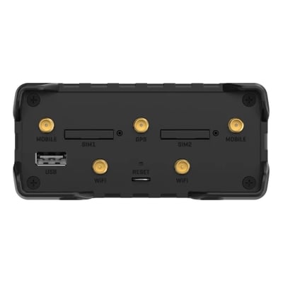 Teltonika RUT956 sort mobilnetværksrouter set fra tilslutningssiden med antennestik, SIM-slots og USB-port.