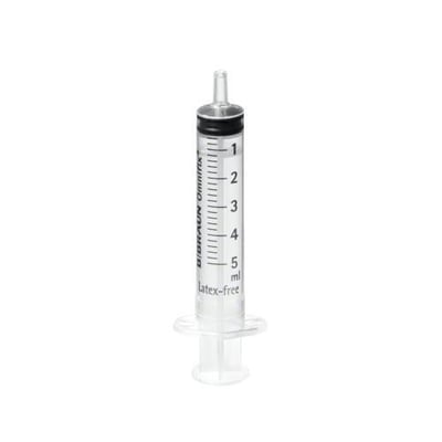 Engangssprøjte på 10 ml fra B. Braun Omnifix, der viser tydelige milliliter-markeringer op til 5 ml og angivelse af 'latex-free'.